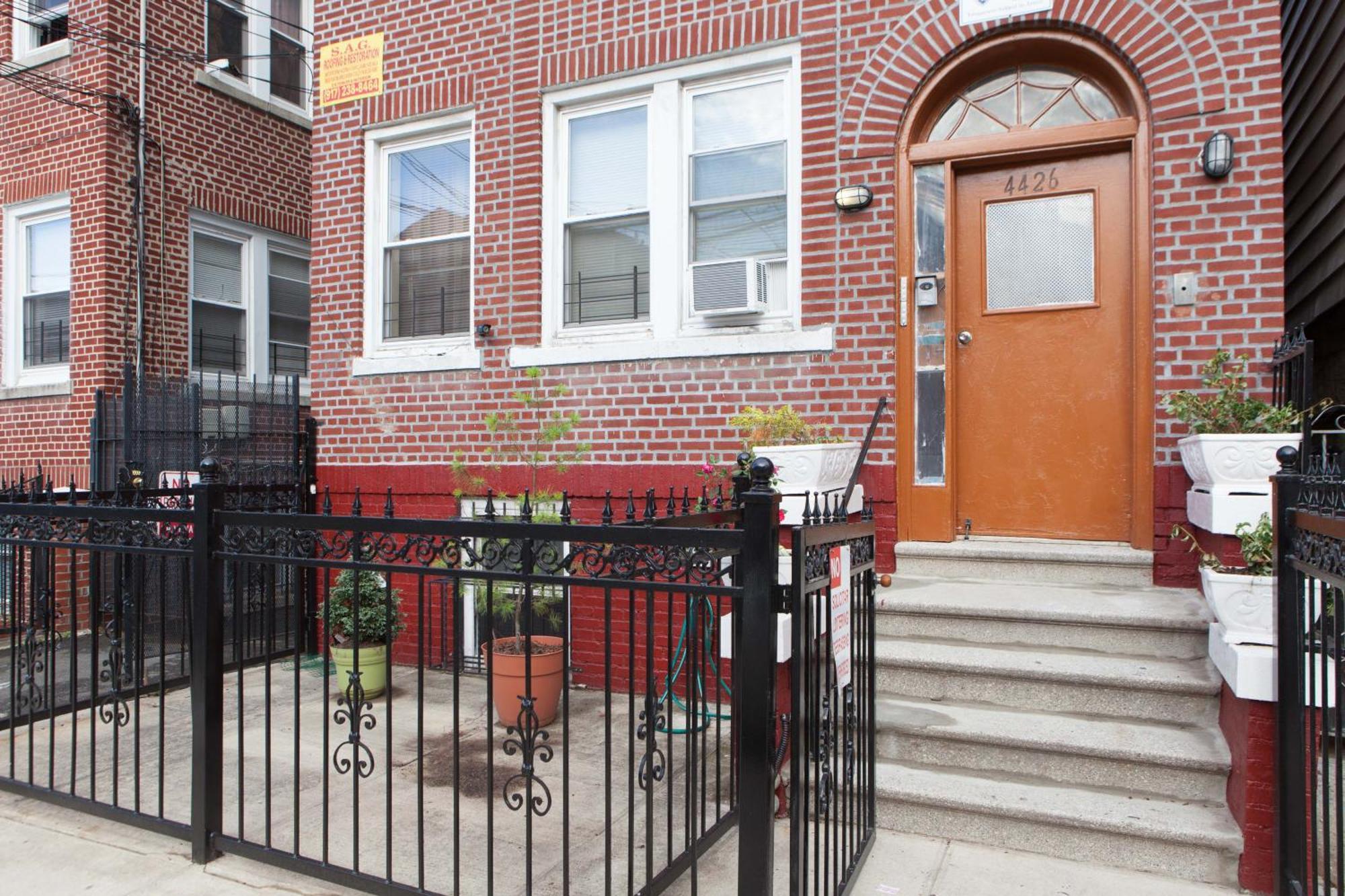 Studio, One And Two Bedroom Apartments - Bronx نيو يورك المظهر الخارجي الصورة