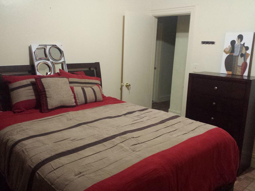 Studio, One And Two Bedroom Apartments - Bronx نيو يورك الغرفة الصورة